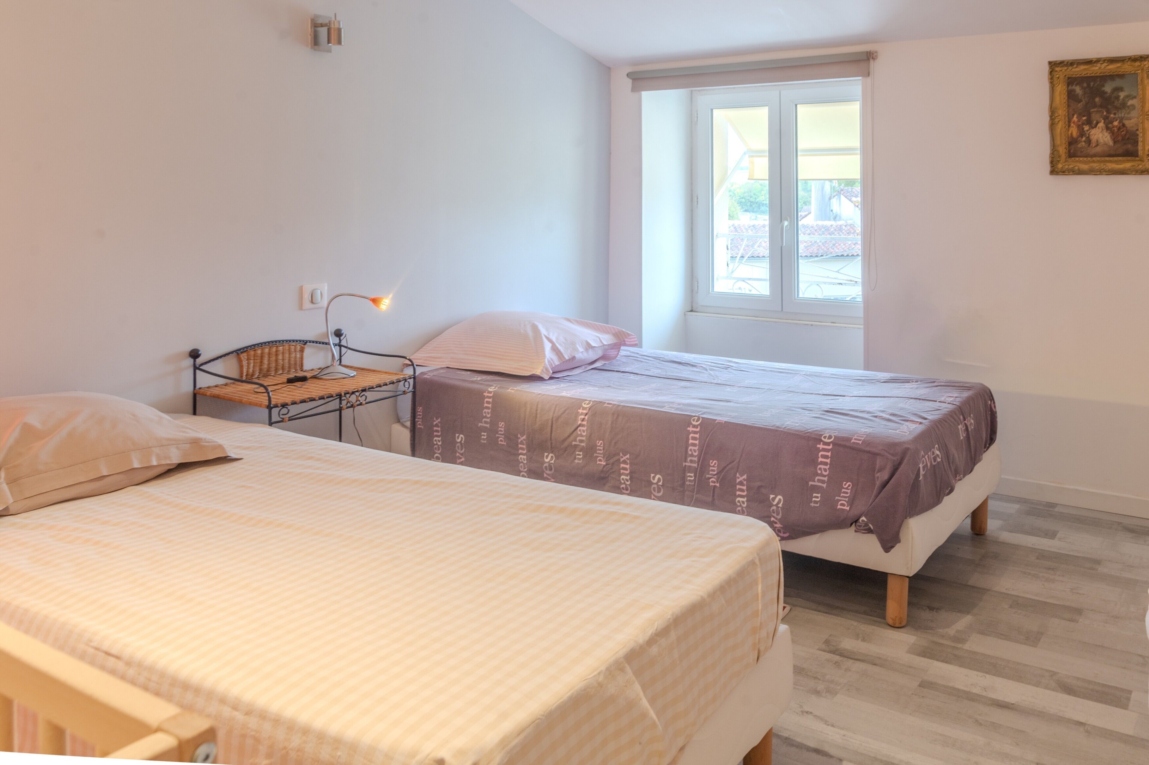 2 habitaciones, tabla de planchar con plancha y wifi gratis 