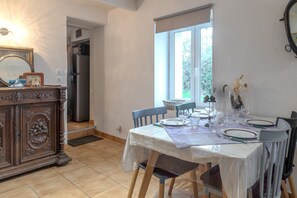 Dining - Holiday Home 'La Maison D'Éloi' with Shared Pool, Private Terrace & Wi-Fi (Montignac-Charente)