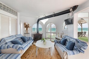 Fireplace - Holiday Home '3aguas Mediterraneo' with Sea View, Private Pool and Wi-Fi (La manga del Mar Menor)