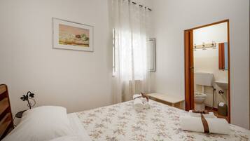 3 habitaciones, tabla de planchar con plancha y wifi gratis