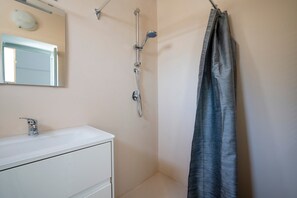تجهيزات دش، مجففات شعر، مناشف