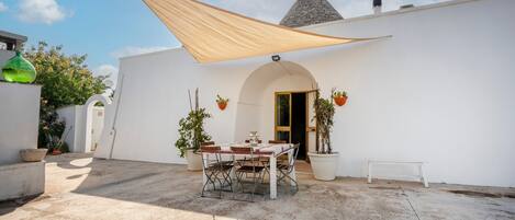 تناول الطعام بالخارج