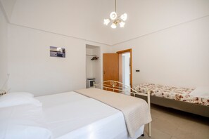 1 makuuhuone, silitysrauta/-lauta, ilmainen Wi-Fi, vuodevaatteet