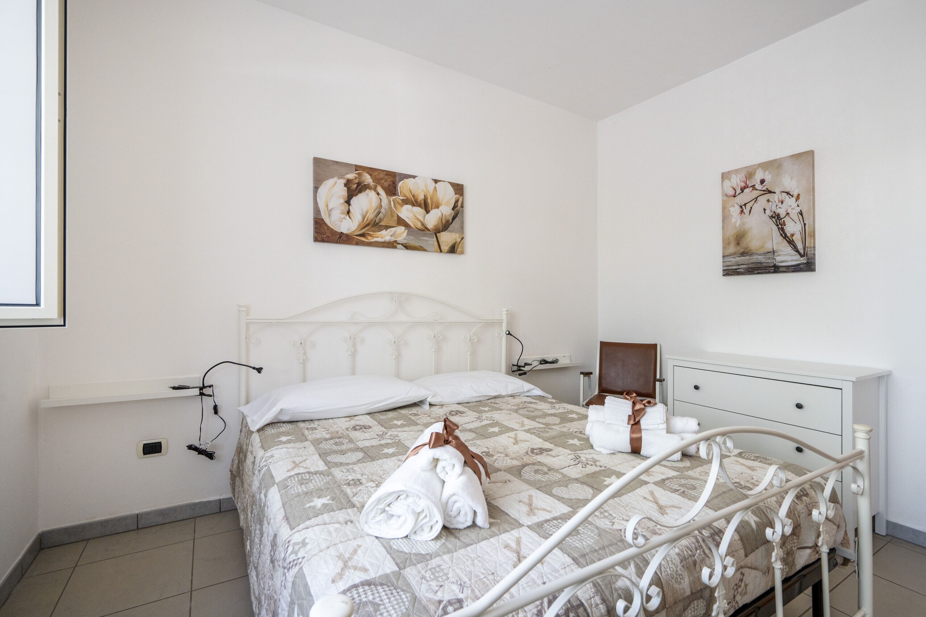 1 chambre, fer et planche à repasser, accès au Wi-Fi (inclus)