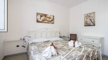 1 chambre, fer et planche à repasser, accès au Wi-Fi (inclus)