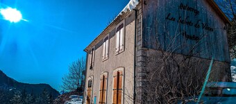 Gîte 'Les Sabots De Vénus': Mountain View, Private Terrace & Wi-Fi