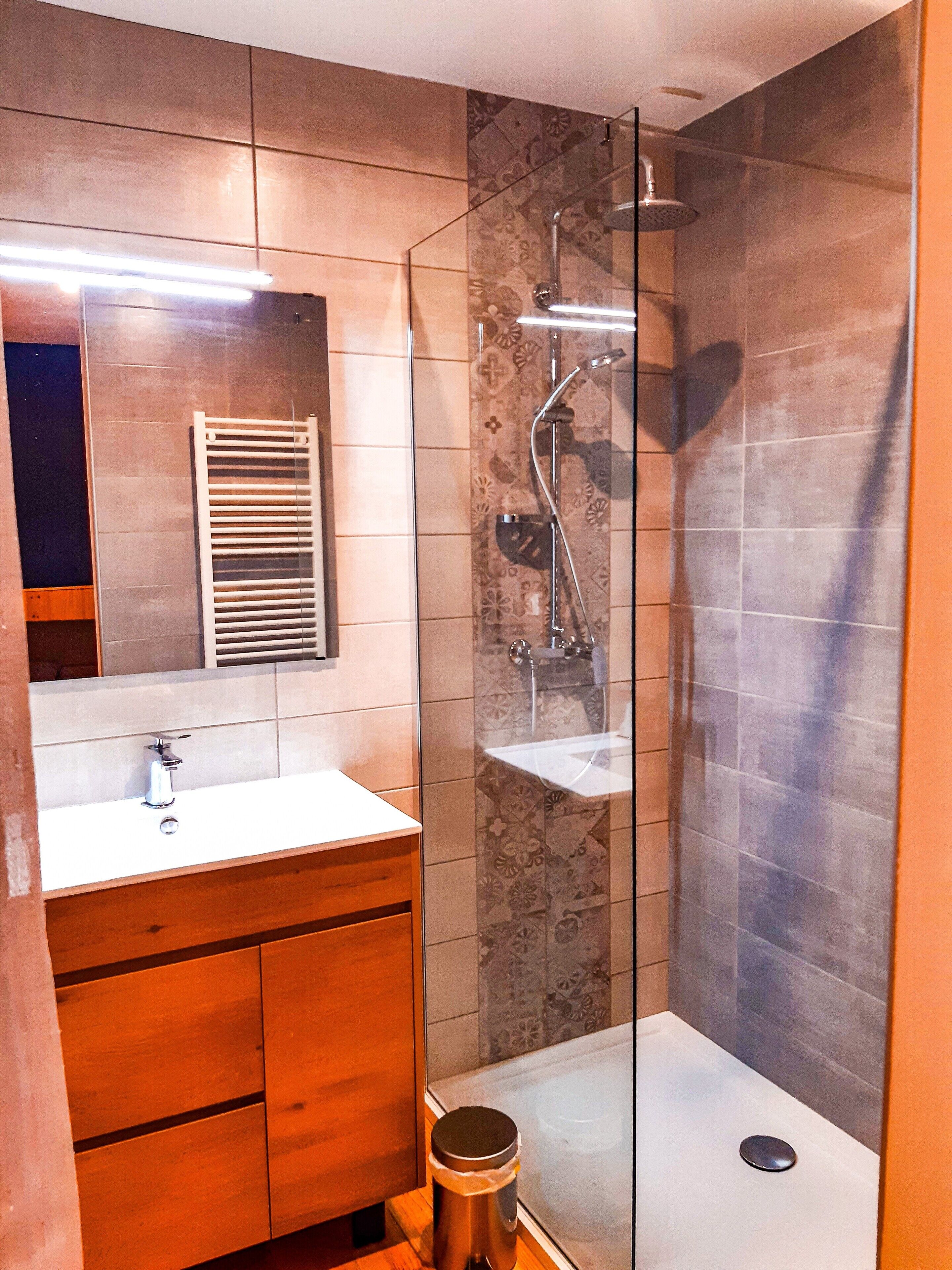 Douche, serviettes fournies