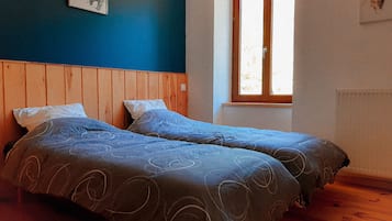 3 bedrooms, free WiFi, bed sheets