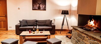 Gîte 'Les Sabots De Vénus' : Vue Montagne, Terrasse Privée et Wi-Fi