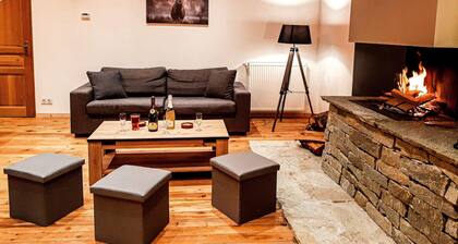 Gîte 'Les Sabots De Vénus': Mountain View, Private Terrace & Wi-Fi