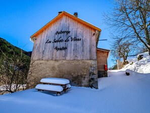 Exterior - Gîte 'Les Sabots De Vénus': Mountain View, Private Terrace & Wi-Fi (Aspres-sur-Buëch)
