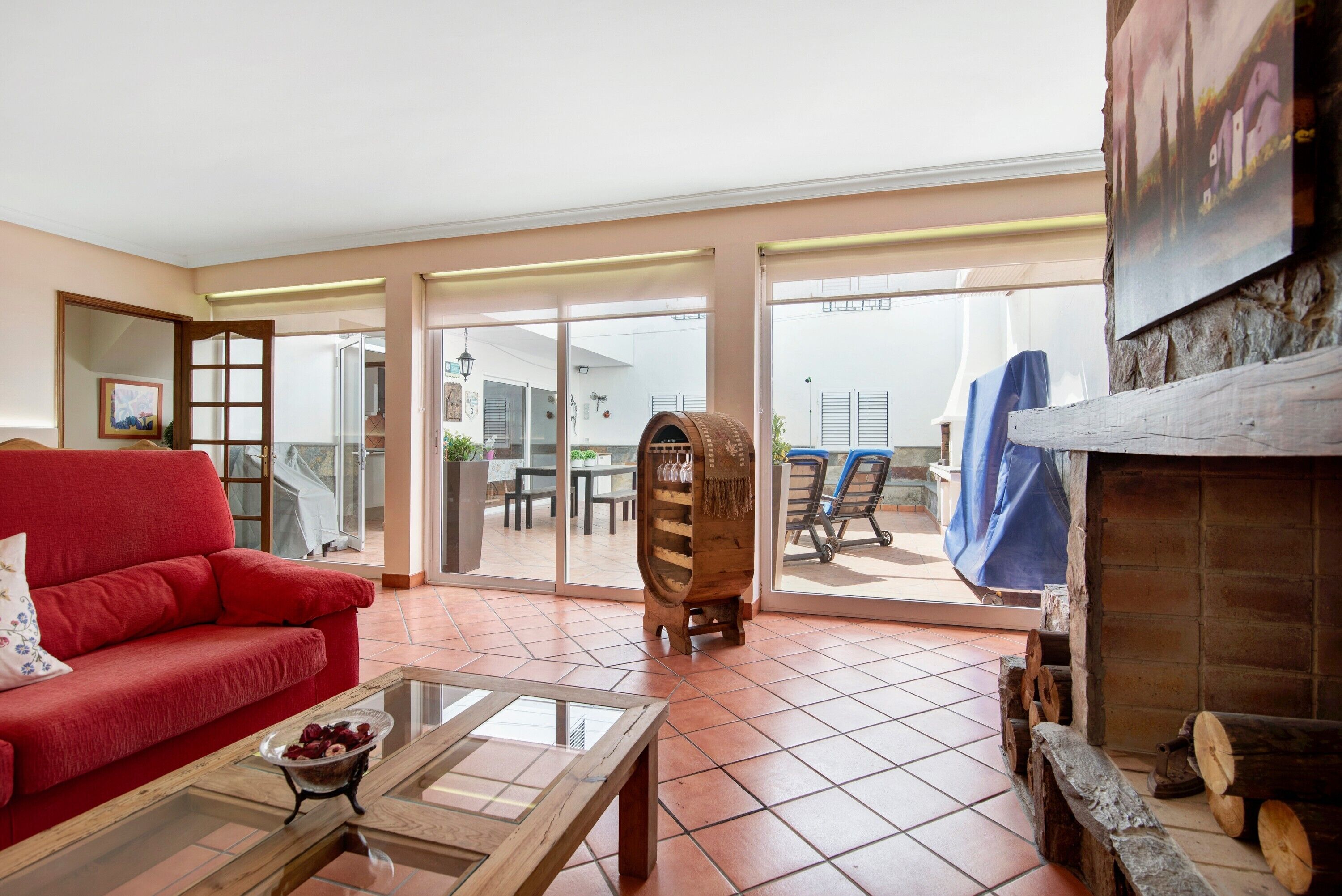 TV, DVD player, ping pong, stereo