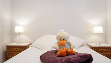 3 kamar tidur, setrika/meja setrika, Wi-Fi gratis, dan seprai linen