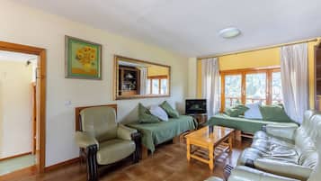 Televisie en een open haard