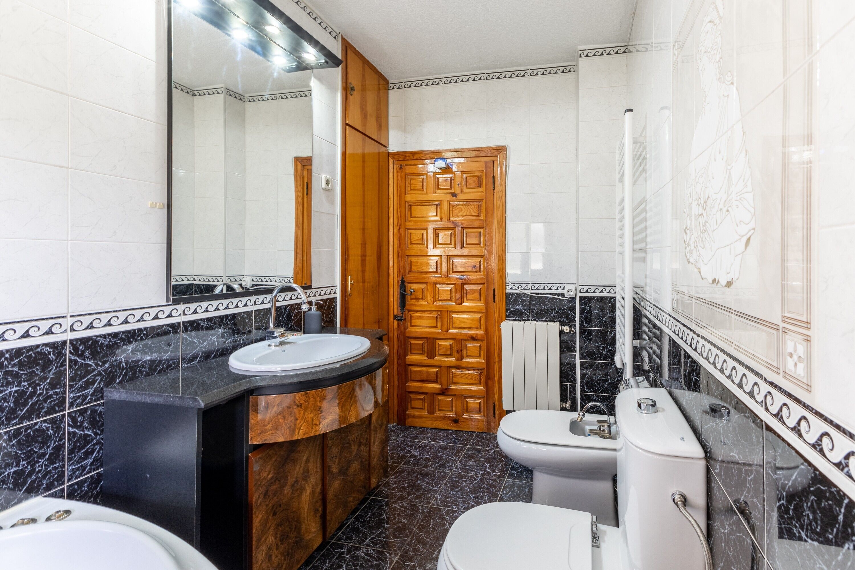 Douche, sèche-cheveux, serviettes fournies
