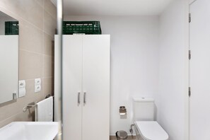 Suihku, hiustenkuivaaja