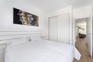 1 makuuhuone, silitysrauta/-lauta