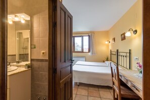 10 makuuhuonetta, silitysrauta/-lauta, ilmainen Wi-Fi, vuodevaatteet