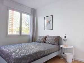 3 bedrooms, desk, iron/ironing board, travel cot - Spacieux 3 Chambres à 15 min de Paris - Idéal Séjour Familial ou Entre Amis (Créteil)