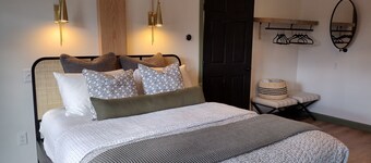 Elegant Country Retreat on Gorgeous Horse Farm, 10 min from Cooperstown! Rm #1