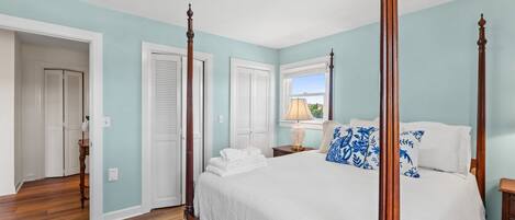 Upstairs Queen Bedroom, Jink's Creek View