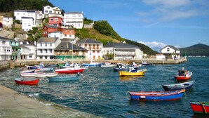 A harbor with boats and buildings along the shore. - Apartment with ocean views and community pool, just a 3 min walk to the beach! (O Porto de Espasante)