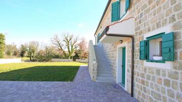 المنشأة من الخارج