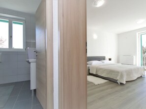 6 makuuhuonetta, vauvan matkasänky, ilmainen Wi-Fi