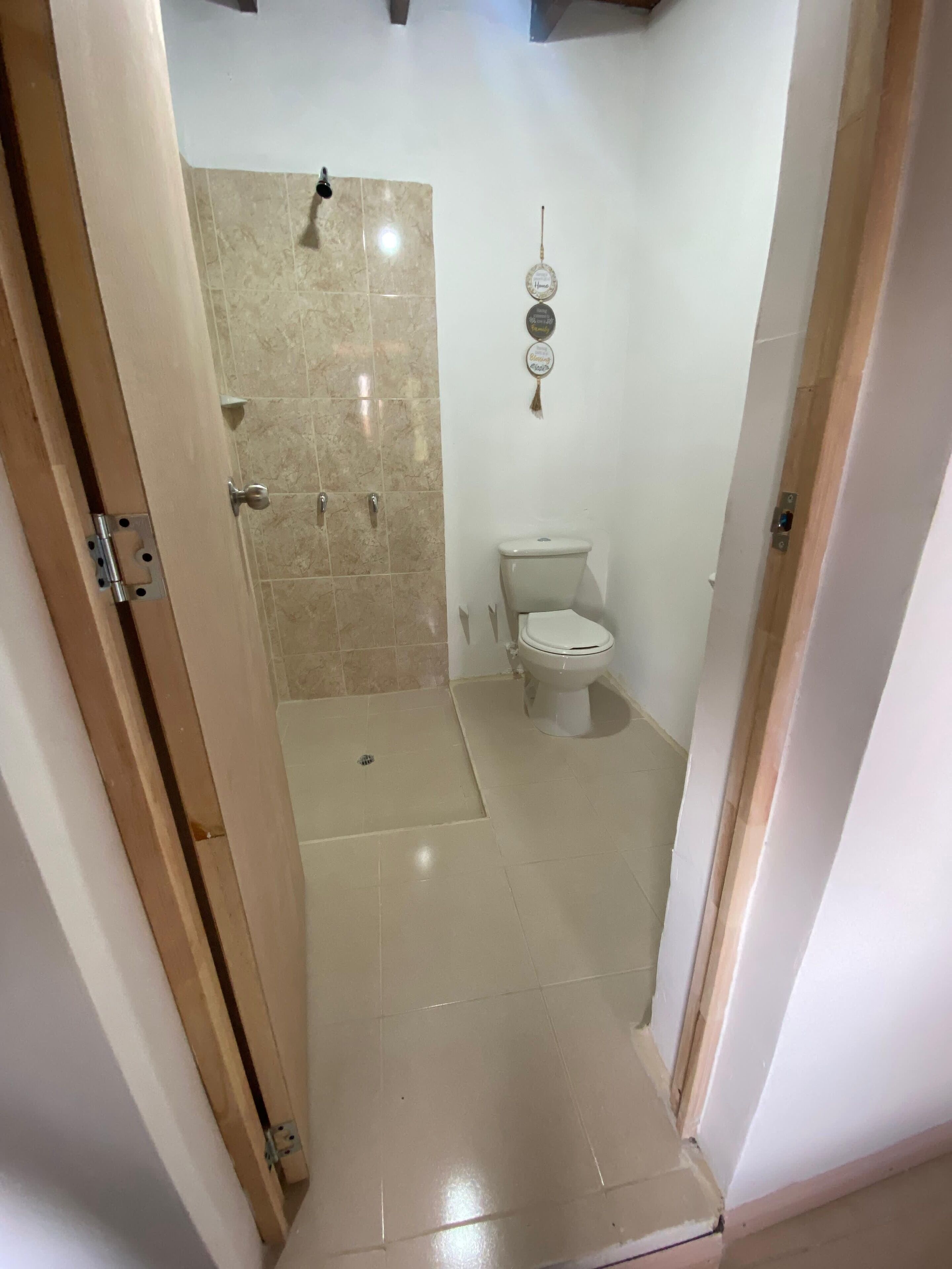 Habitación doble estándar, 1 habitación | Muebles diferentes, escritorio, wifi gratis y ropa de cama 