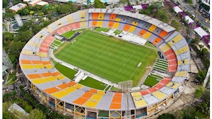 An aerial view of a stadium with a central field and tiered seating. - Gold Stadium (Medellín)