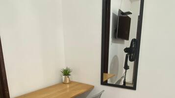 1 bedroom, individually furnished, desk, free WiFi