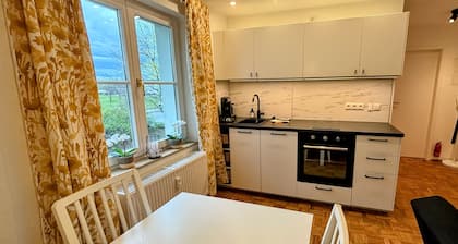 Stylisches Elbjuwel-Apartment mit Vollausstattung, Bad, Küche, TV, Kingsize-Bett