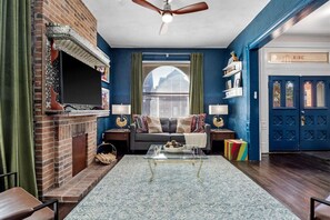 Smart TV, fireplace - Historic Shaw Home • Sleeps 14 • Near Zoo & Arch (St. Louis)