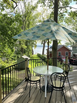 Outdoor dining - Newly Renovated Lake Cottage - available for the very first season! (Auburn)