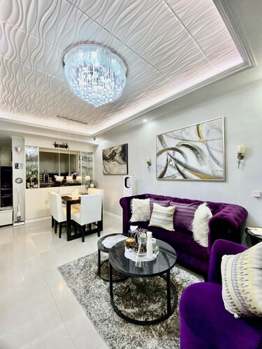 Fully-furnished townhouse, one car garage, near airport, ideal for families.