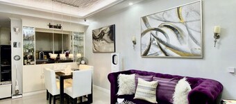 Fully-furnished townhouse, one car garage, near airport, ideal for families.