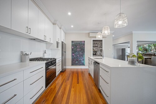 Norman`s Rest - modern 5-bedroom home in Wagga