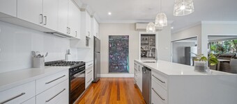 Norman`s Rest - modern 5-bedroom home in Wagga