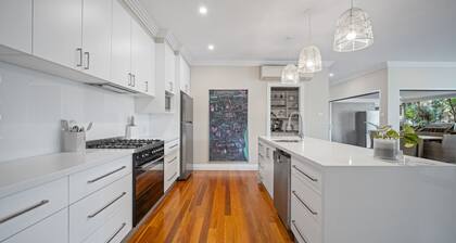 Norman`s Rest - modern 5-bedroom home in Wagga