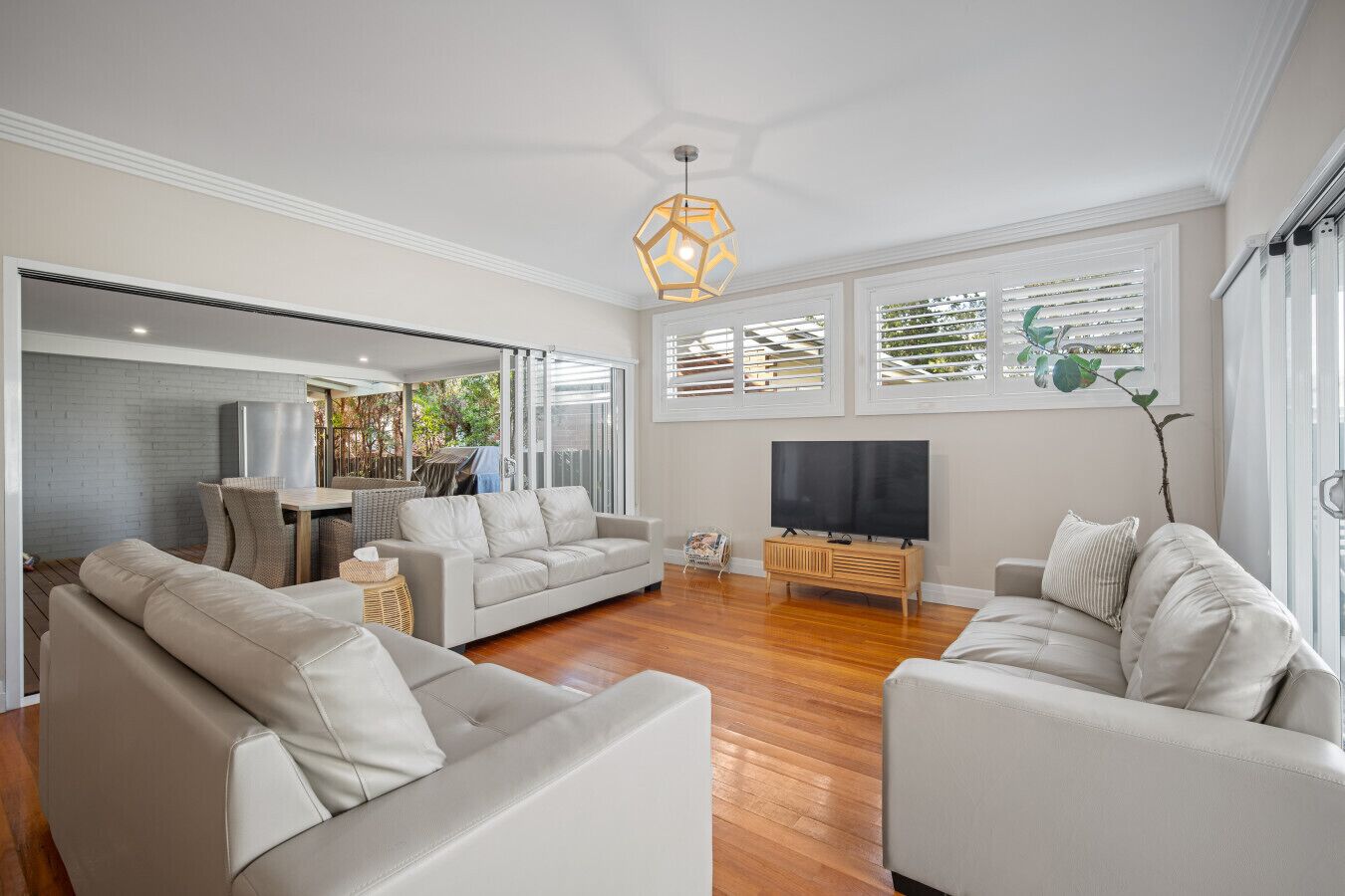 Smart-TV og stereoanlegg