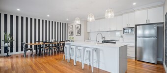 Norman`s Rest - modern 5-bedroom home in Wagga