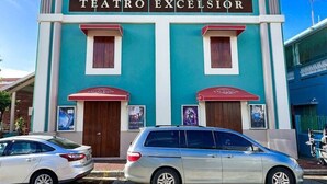 A building with a sign reading "TEATRO EXCELSIOR".