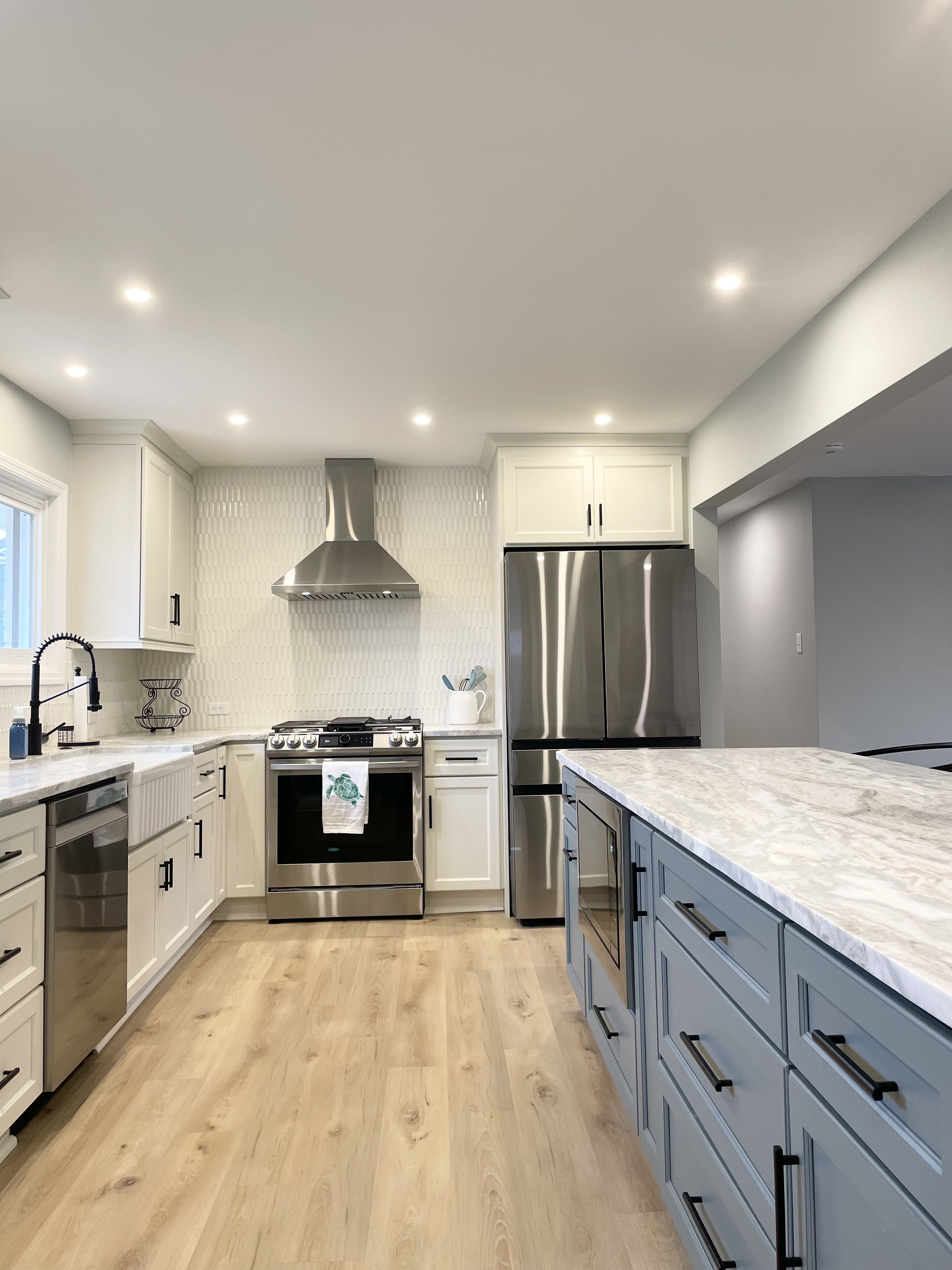 Updated Beach Bungalow short walk to the beach and bay
