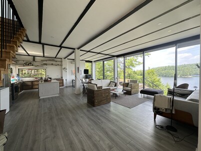 Modern Glass Cottage facing Lake with Hot tub