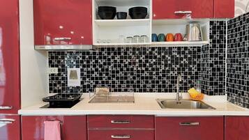 Business Villa | In-room safe, blackout drapes, soundproofing