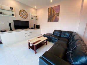 Villa básica | Caja de seguridad en la habitación, cortinas blackout y insonorización 