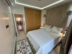 3 bedrooms, iron/ironing board, WiFi, bed sheets