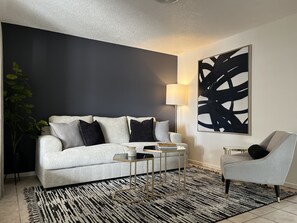 Smart TV - Casa Ceniza Cozy modern apartment for adults only. (Del Rio)
