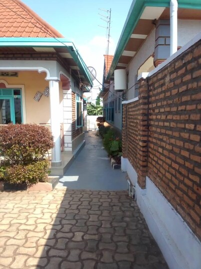 FRANCIS GUEST HOUSE 