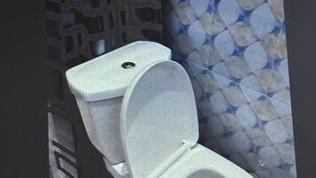 Regadera, regadera tipo lluvia, secadora de cabello, pantuflas